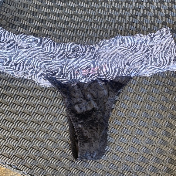 4 pack brand new panties size medium with lace and fun prints - Picture 3 of 5